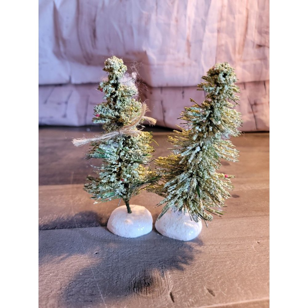 Russ tree snow Village Accessory set